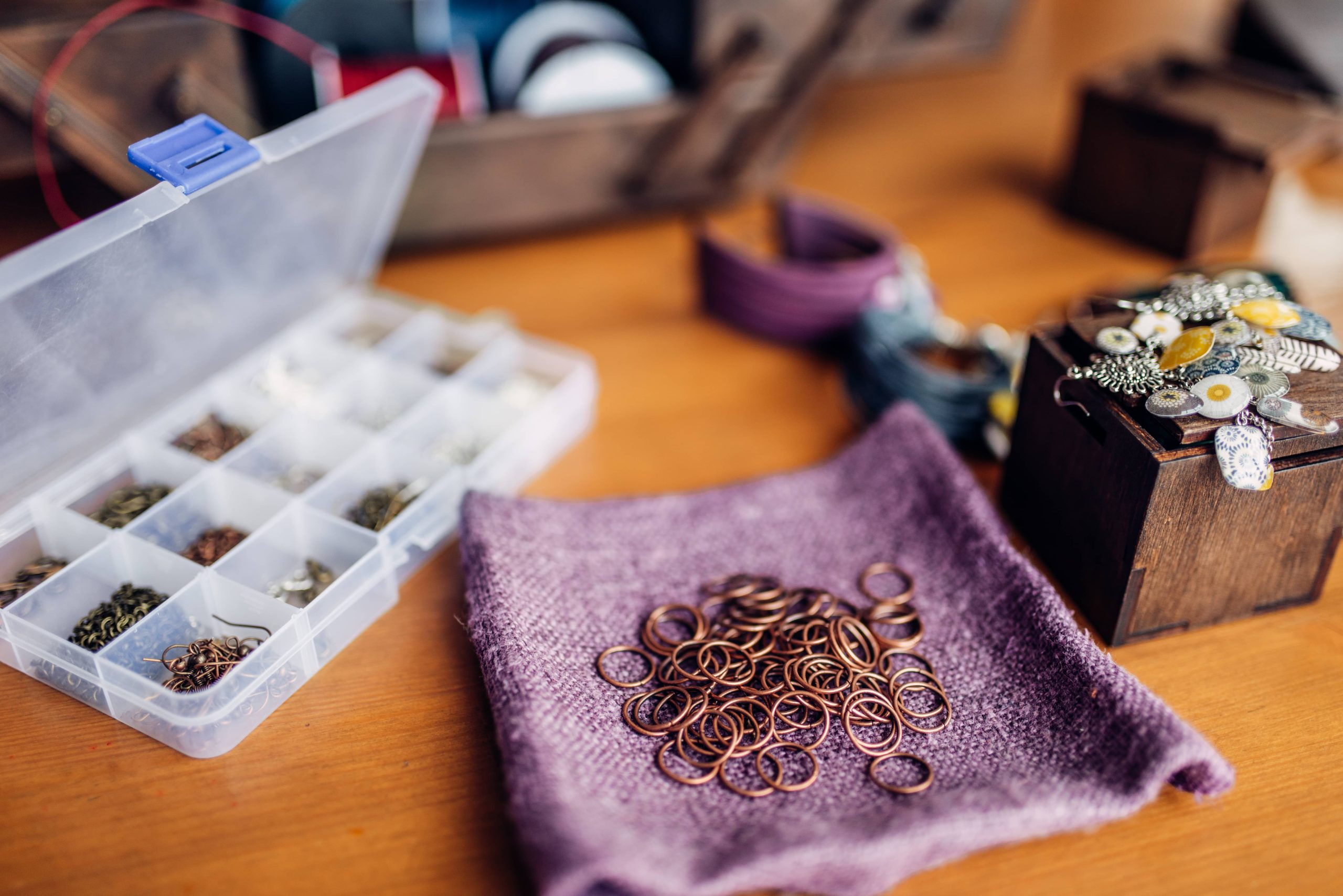 Einen gemütlichen Leseplatz mit DIY-Projekten gestalten